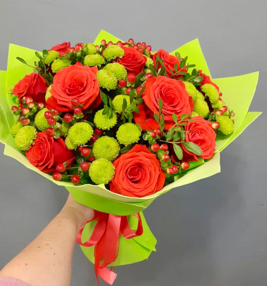 Букет цветов из: Хризантемы и Розы в Волосово