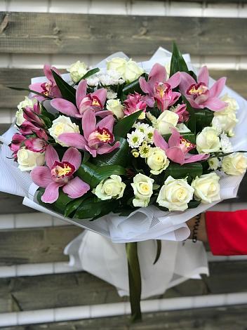 Букет цветов из: Розы и Хризантемы в Волосово