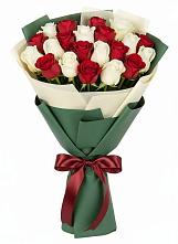 Букет Микс из красных и белых роз в Волосово