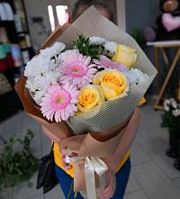 Букет цветов из:  Герберы, Розы и Хризантемы в Волосово