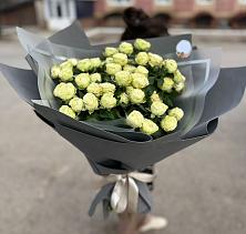 Букет Белые кустовые розы Солинеро в Волосово