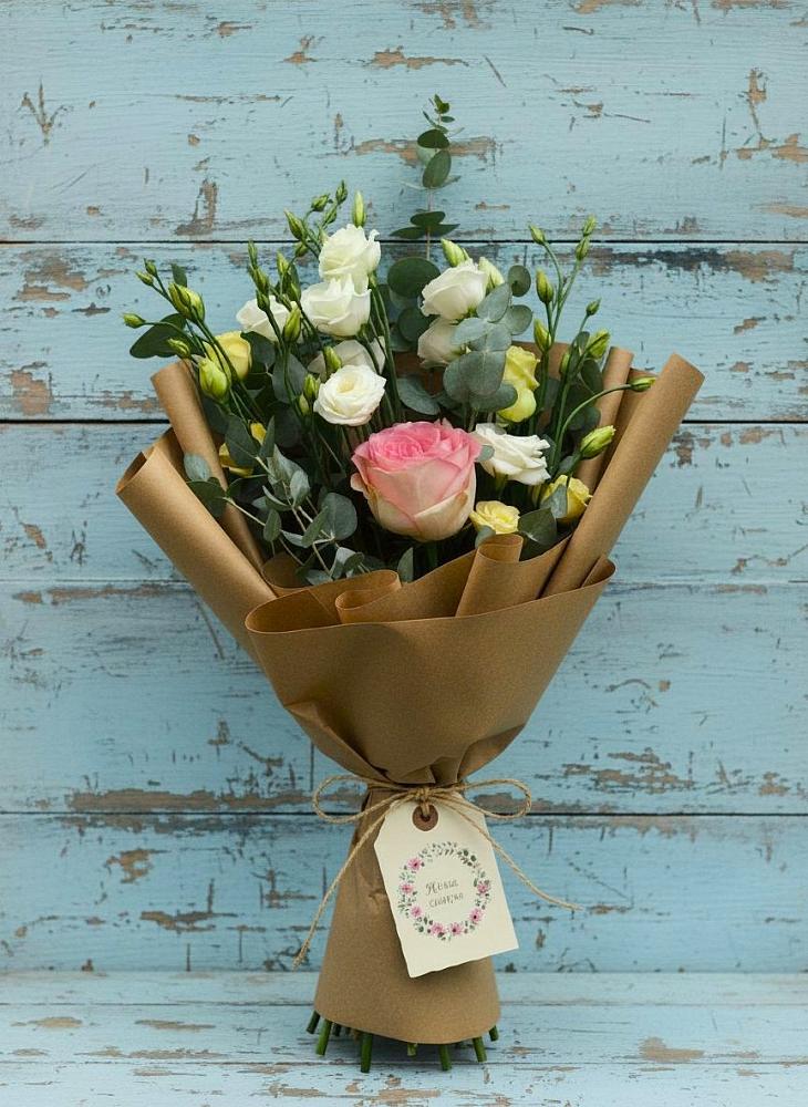 Букет цветов из: Розы и Лизиантусы в Волосово