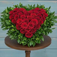 Цветочная композиция из Розы в виде сердца в Волосово