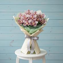 Букет цветов из:  Орхидеи и Розы в Волосово