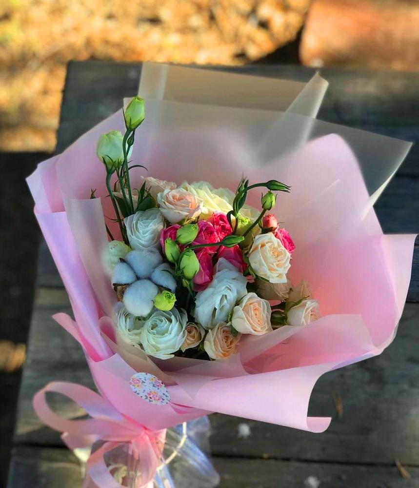 Букет цветов из: Розы и Лизиантусы в Волосово