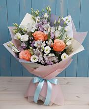 Букет цветов из:  Лизиантусы, Розы, Альстромерии и Гипсофила в Волосово