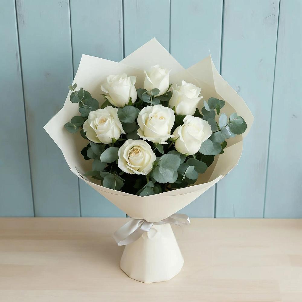 Букет Белые розы в Эвкалипте в Волосово