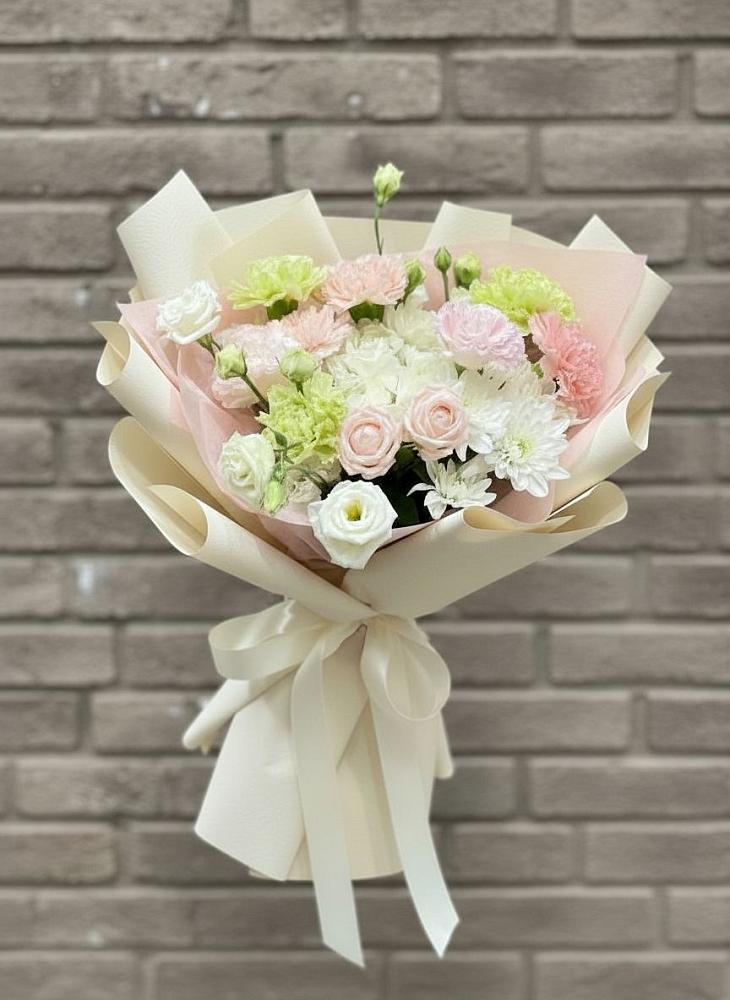 Букет цветов из: Гвоздики, Розы, Лизиантусы и Хризантемы в Волосово