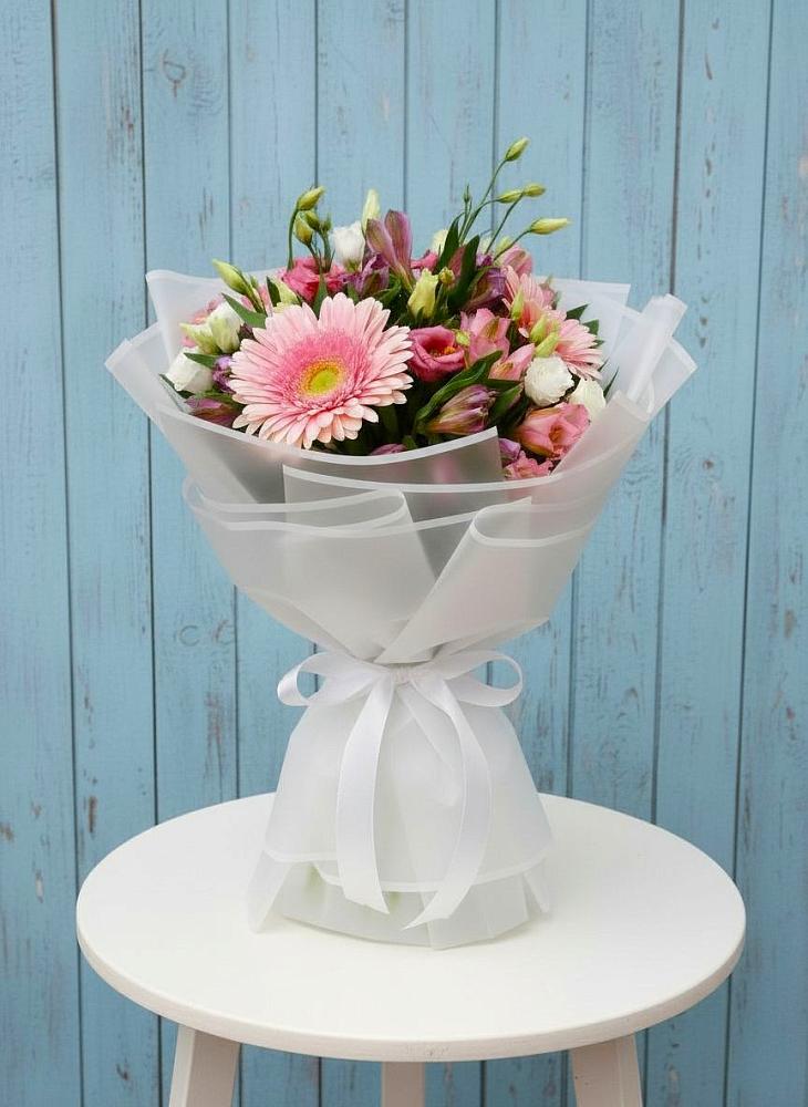 Букет цветов из: Герберы, Альстромерии и Лизиантусы в Волосово