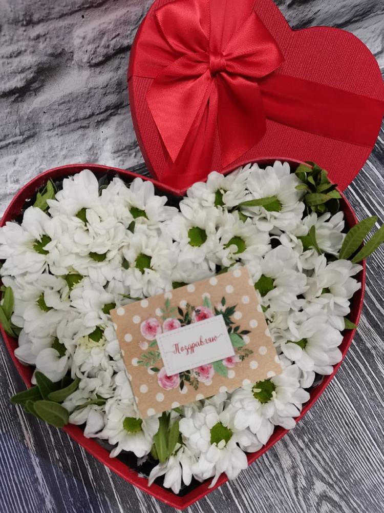 Цветочная композиция из Хризантемы в виде сердца в Волосово