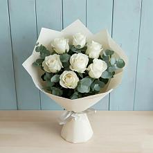 Букет Белые розы в Эвкалипте в Волосово