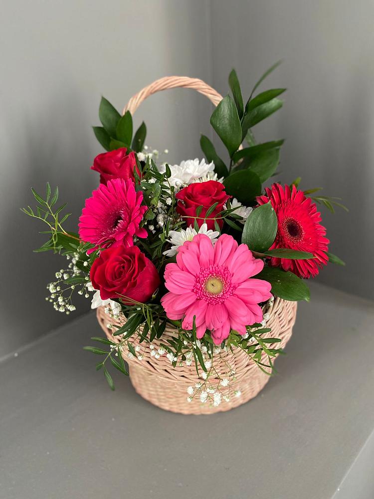 Цветочная композиция из Розы, Хризантемы и Герберы в корзине в Волосово