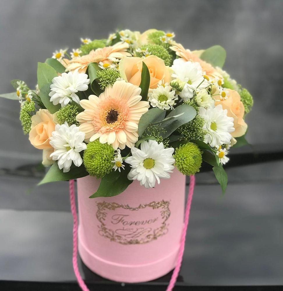 Цветочная композиция из Розы, Герберы и Хризантемы в шляпной коробке в Волосово