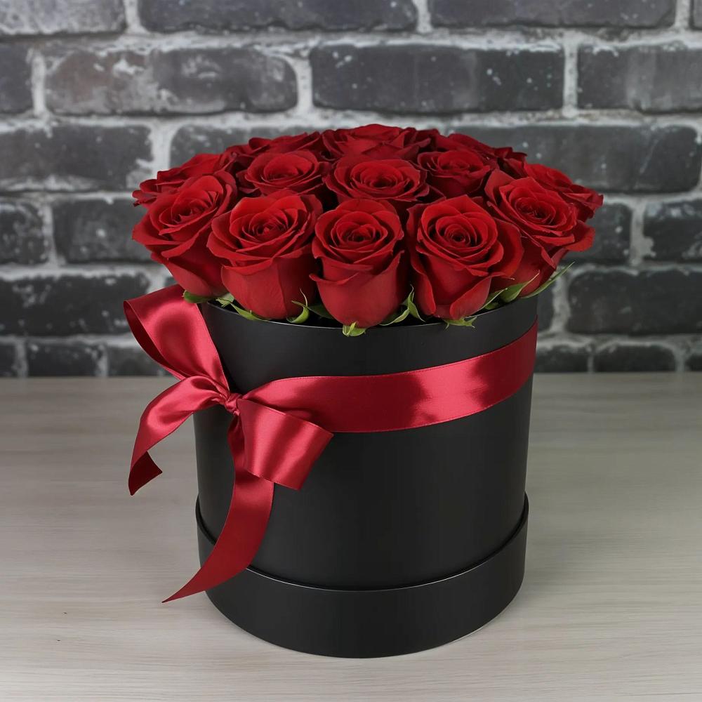 Цветочная композиция из Розы в шляпной коробке в Волосово